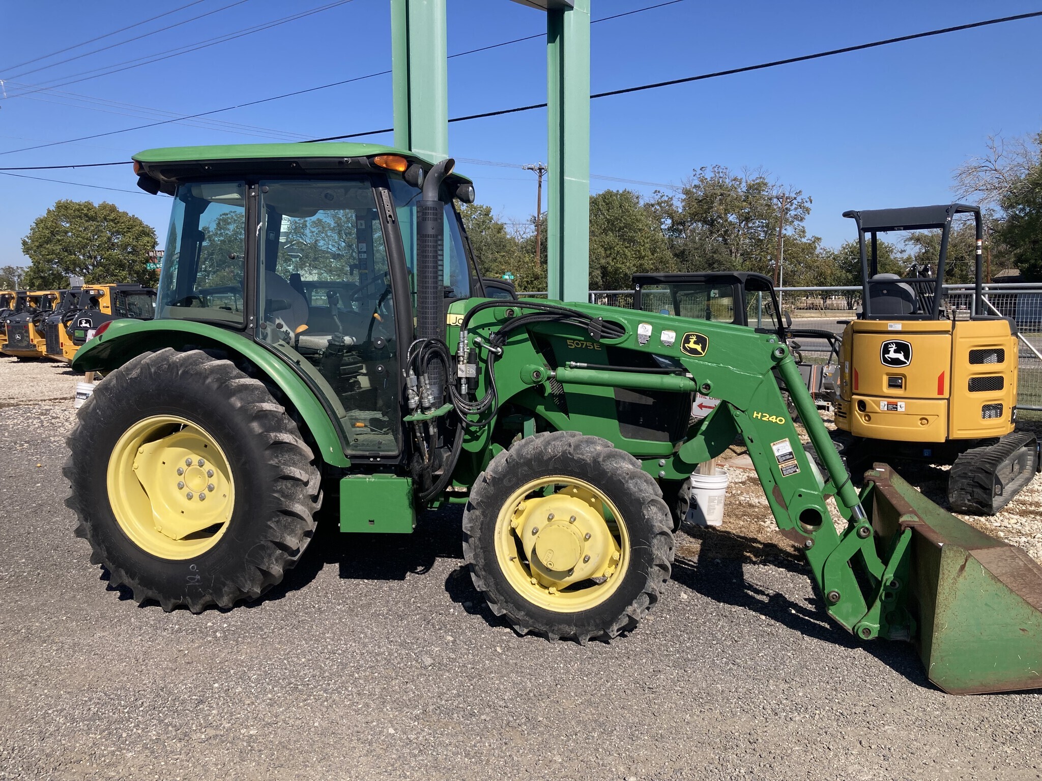 2015 John Deere 5075E Tractor