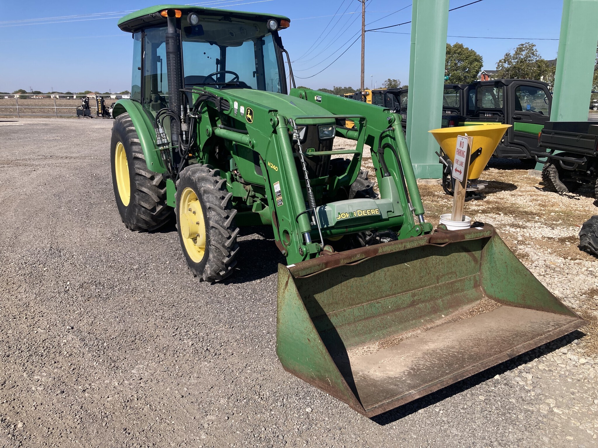 2015 John Deere 5075E Tractor