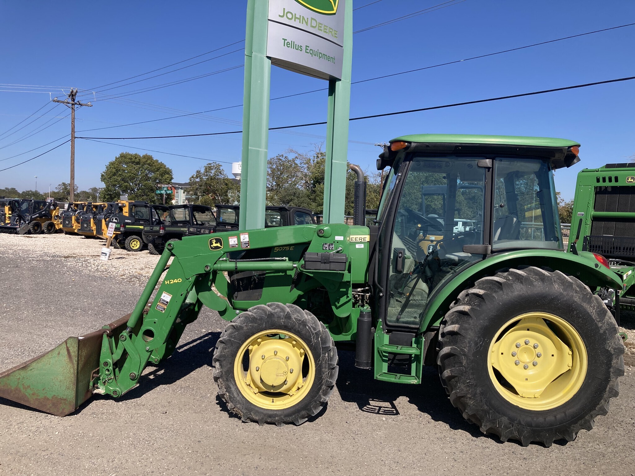 2015 John Deere 5075E Tractor