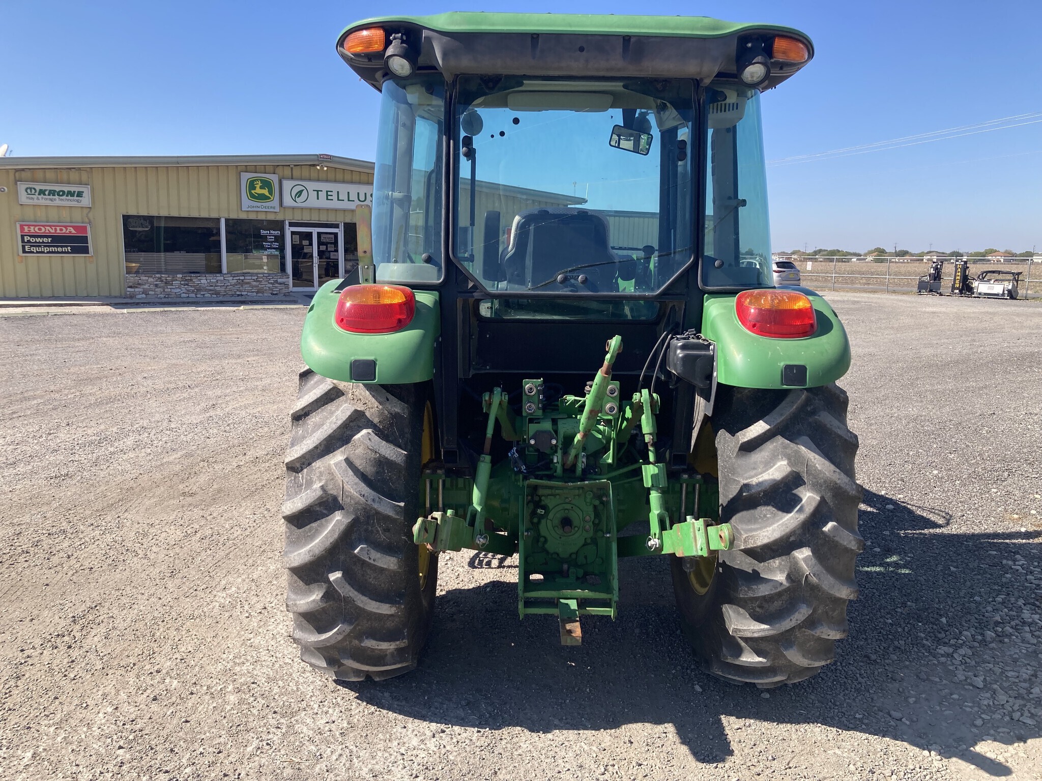 2015 John Deere 5075E Tractor