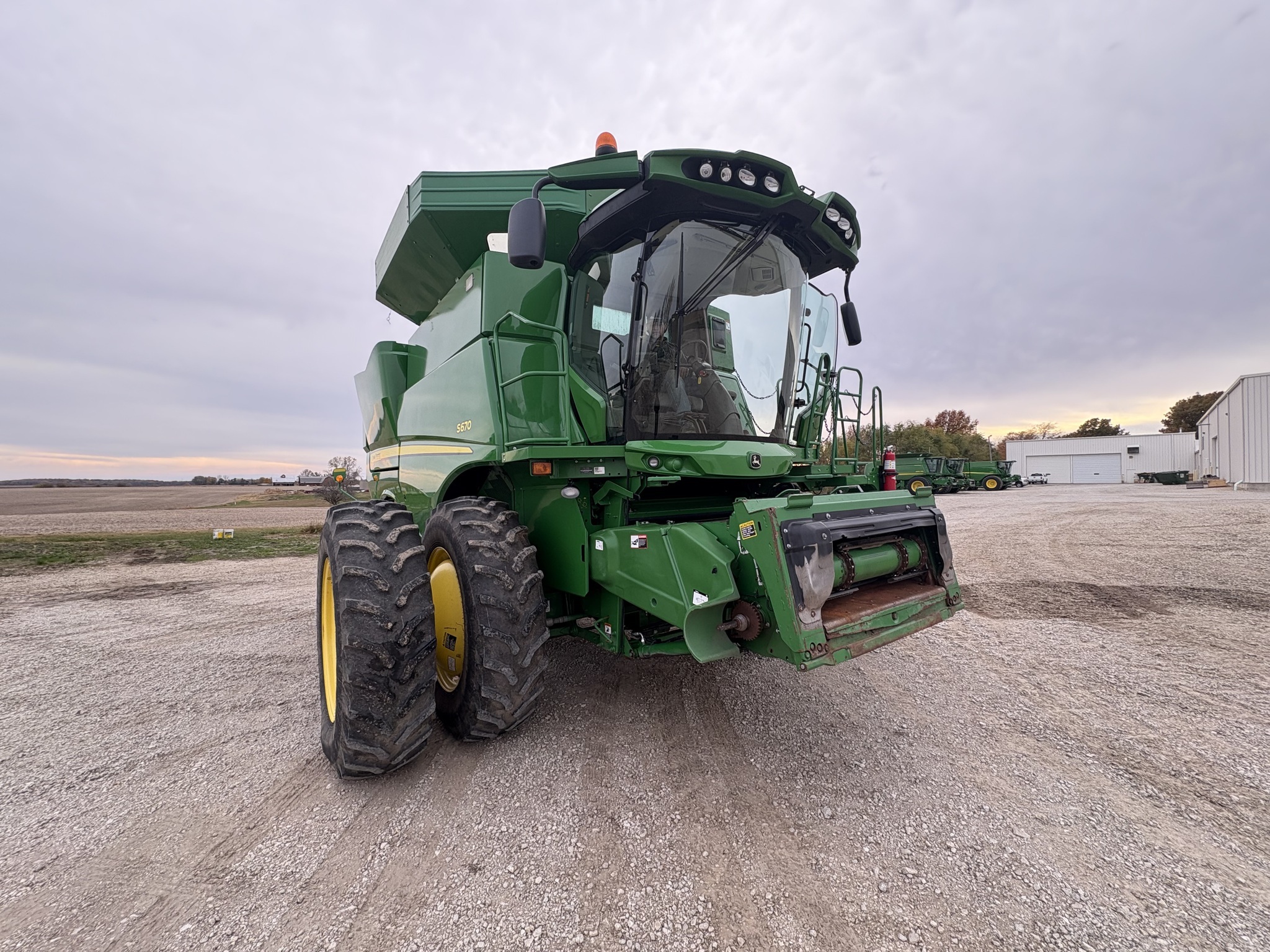 2015 John Deere S670 Combine