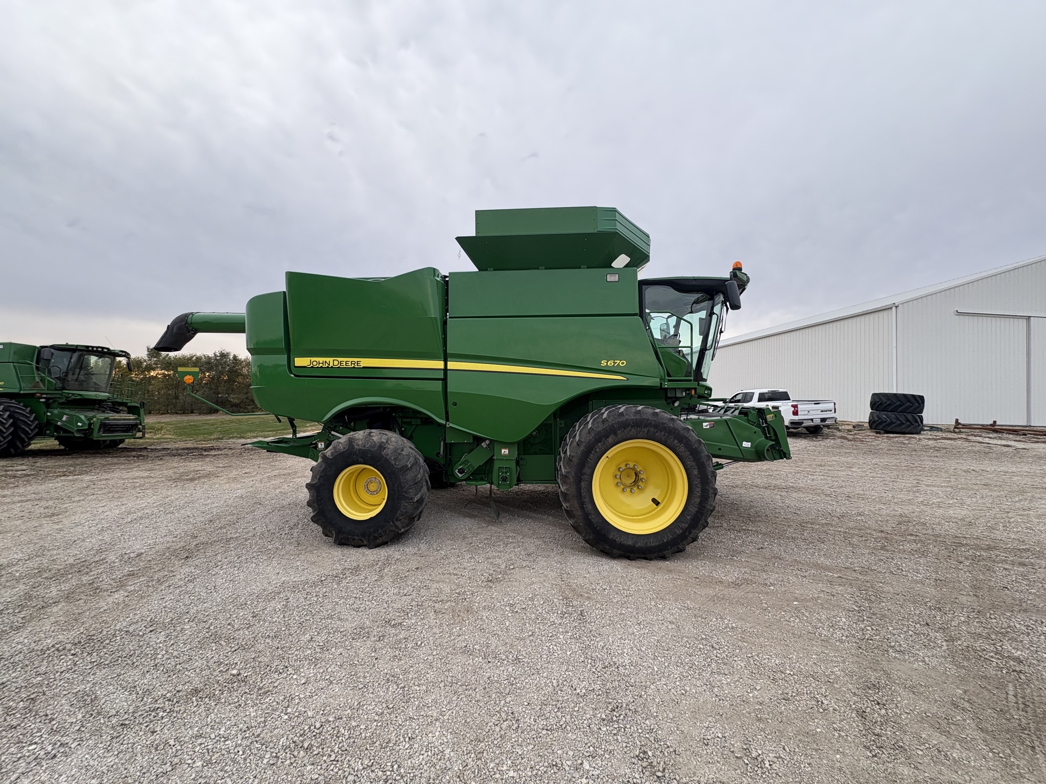 2015 John Deere S670 Combine