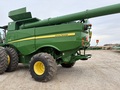 2015 John Deere S670 Combine