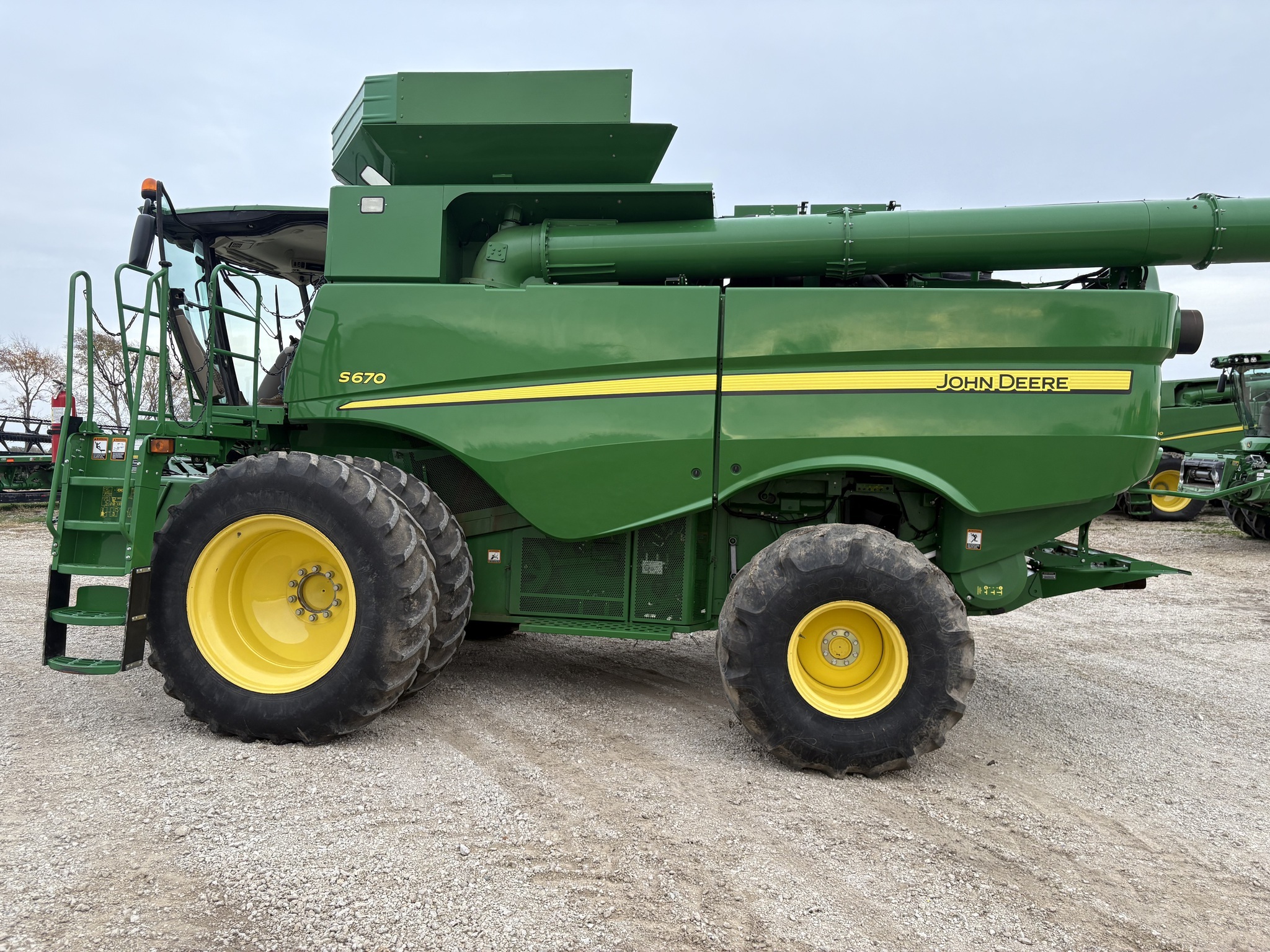2015 John Deere S670 Combine