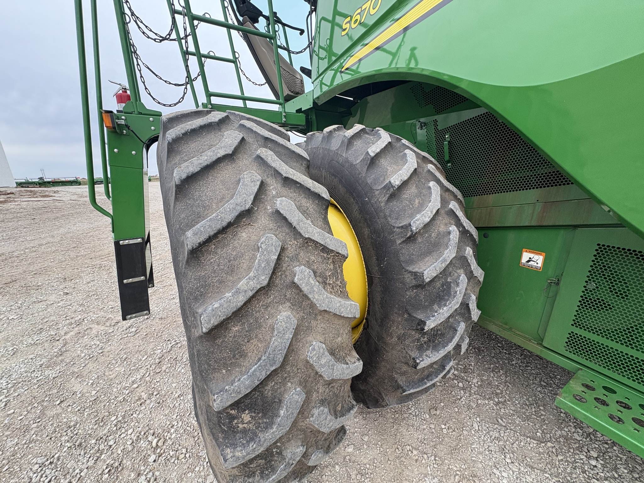2015 John Deere S670 Combine