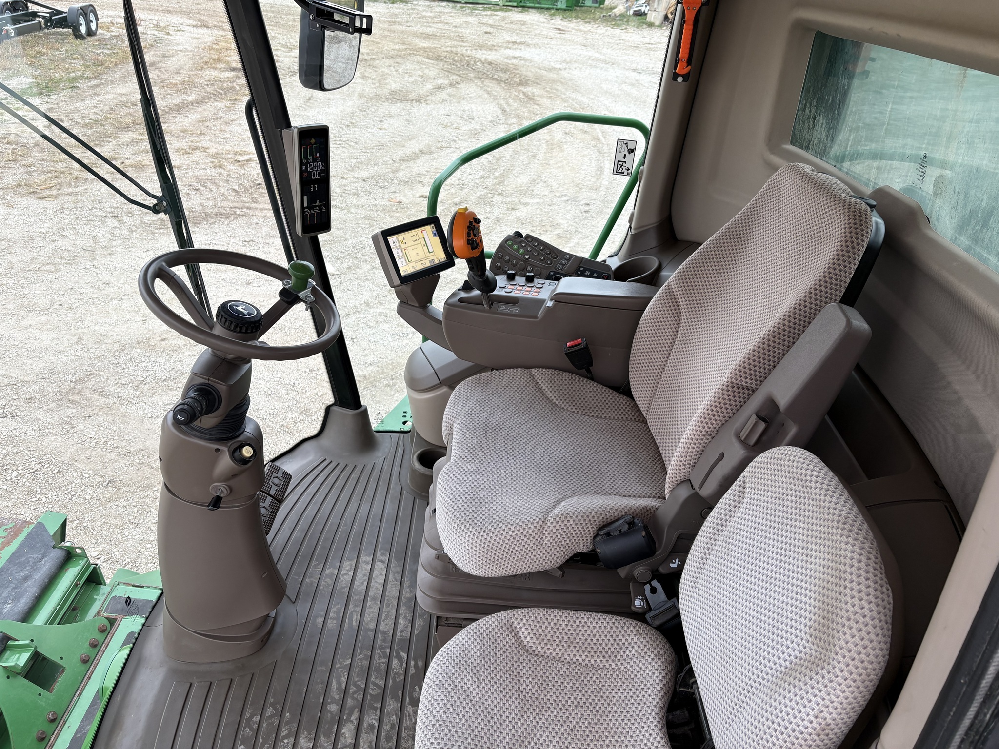 2015 John Deere S670 Combine