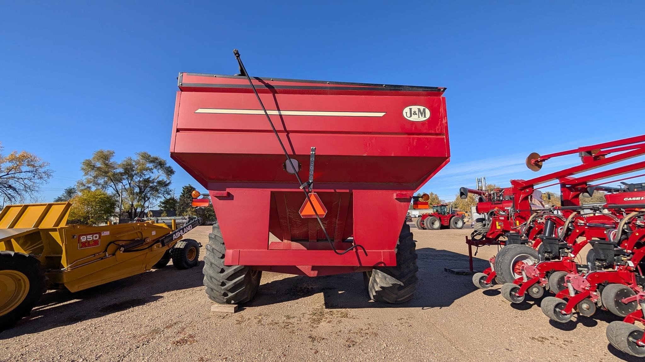 2008 J&M 875-18 Grain Cart