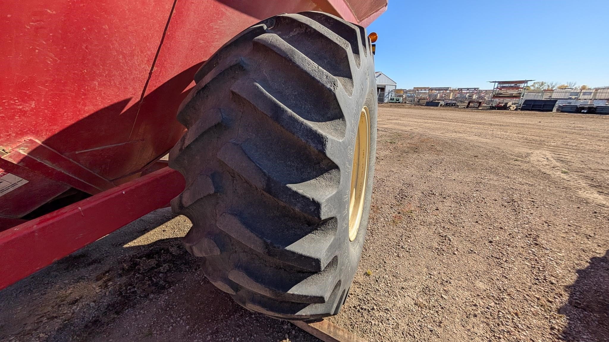 2008 J&M 875-18 Grain Cart