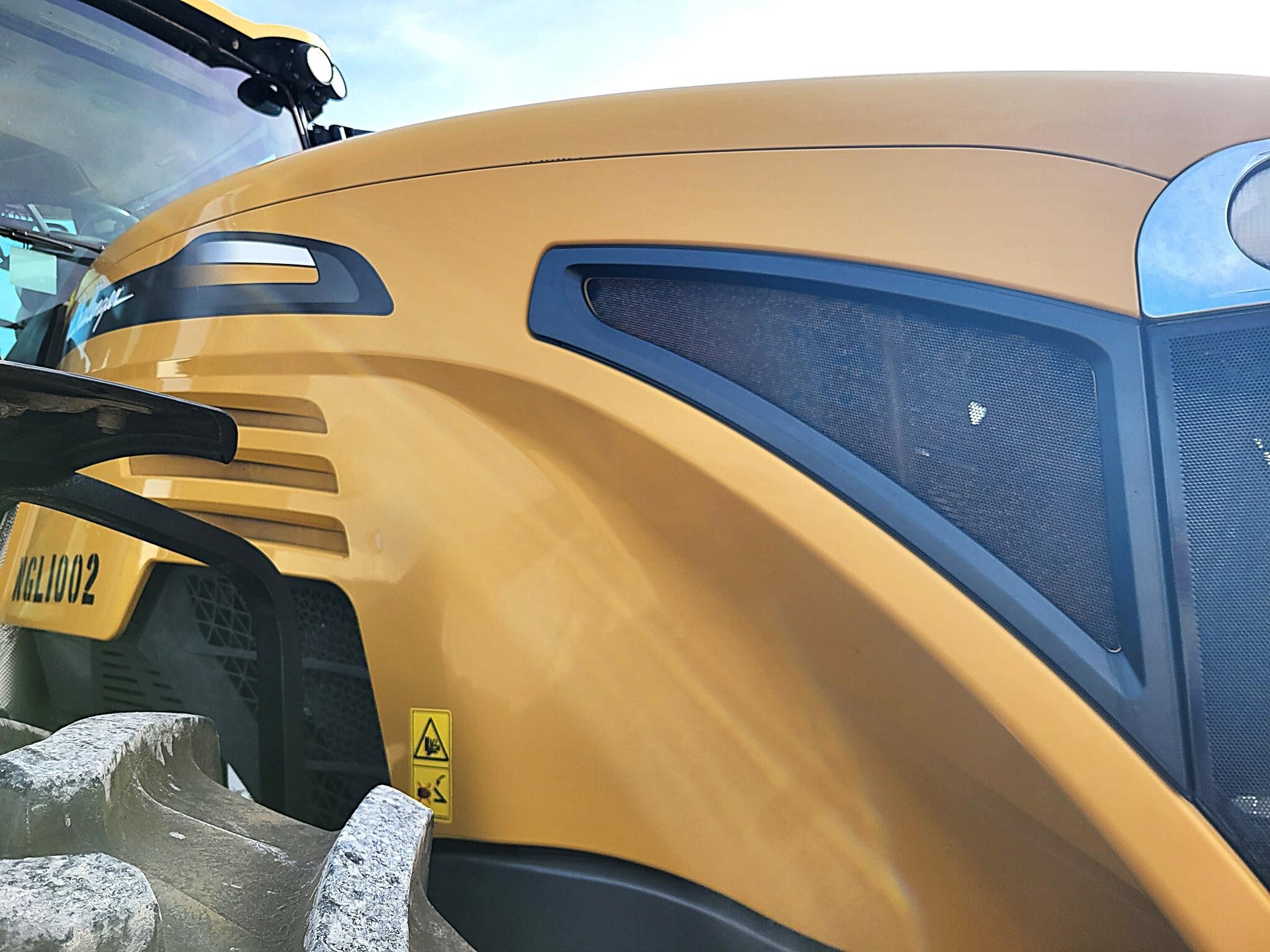 2019 Challenger MT665E Tractor