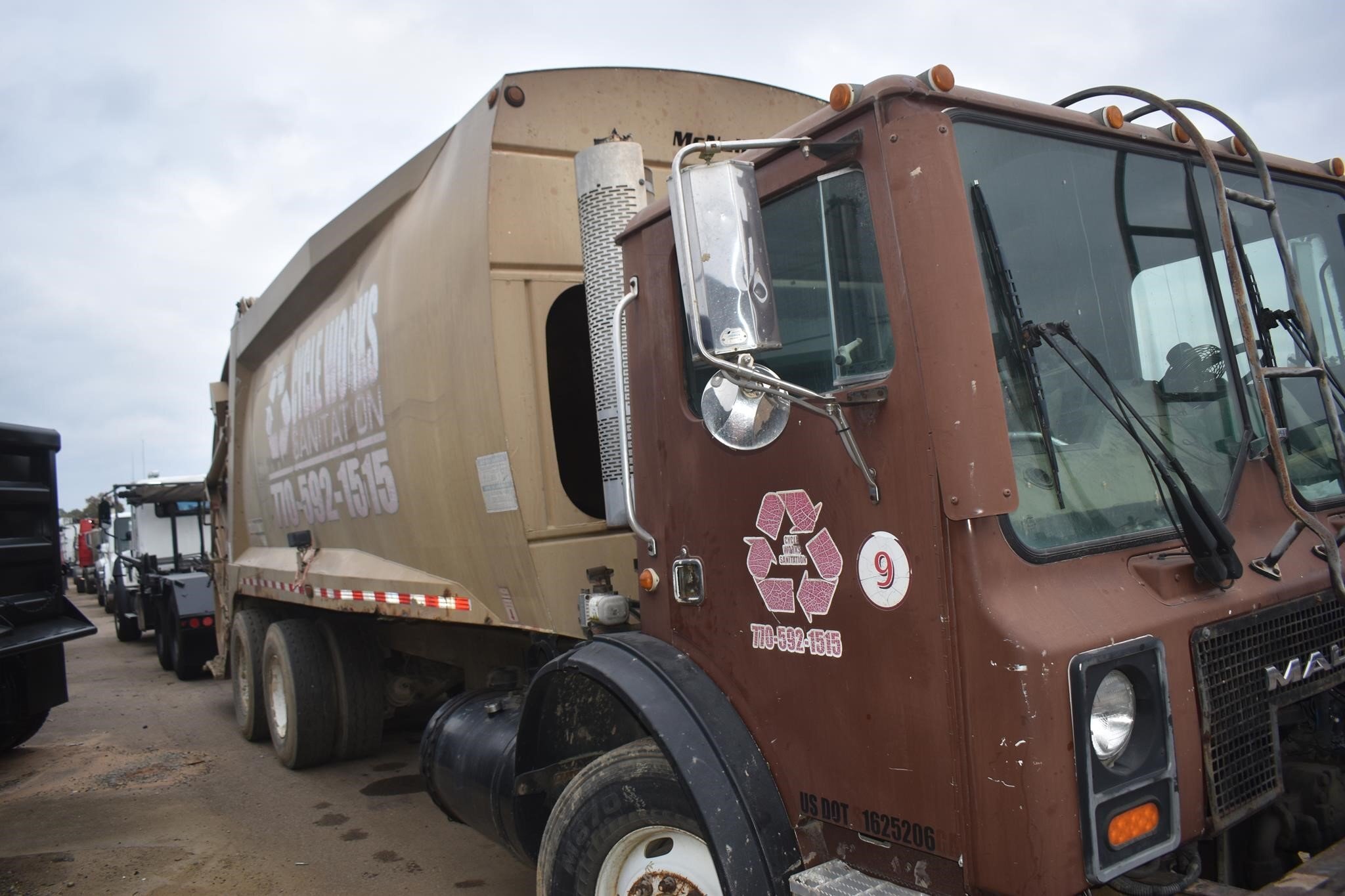 2007 Mack MR688S Semi Trucks/Trailer