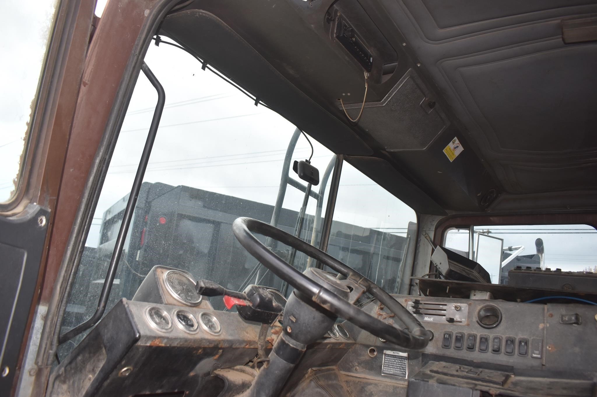 2007 Mack MR688S Semi Trucks/Trailer