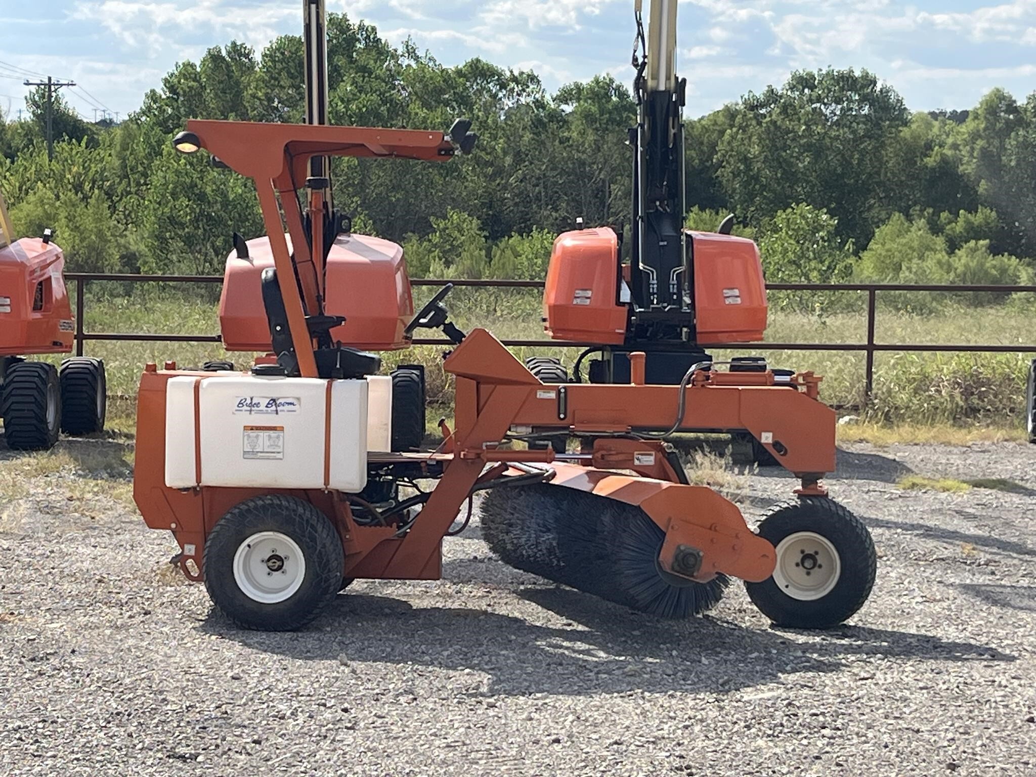 2024 Broce BB250B Compacting and Paving