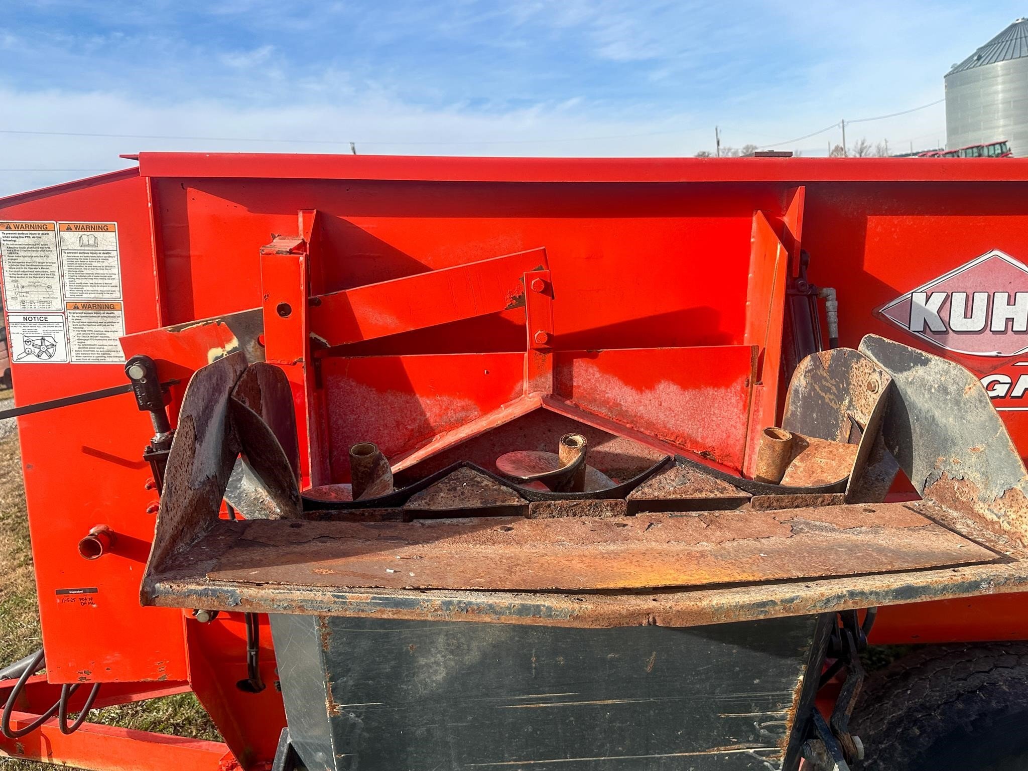 2014 Kuhn Knight 3130 Grinders and Mixer