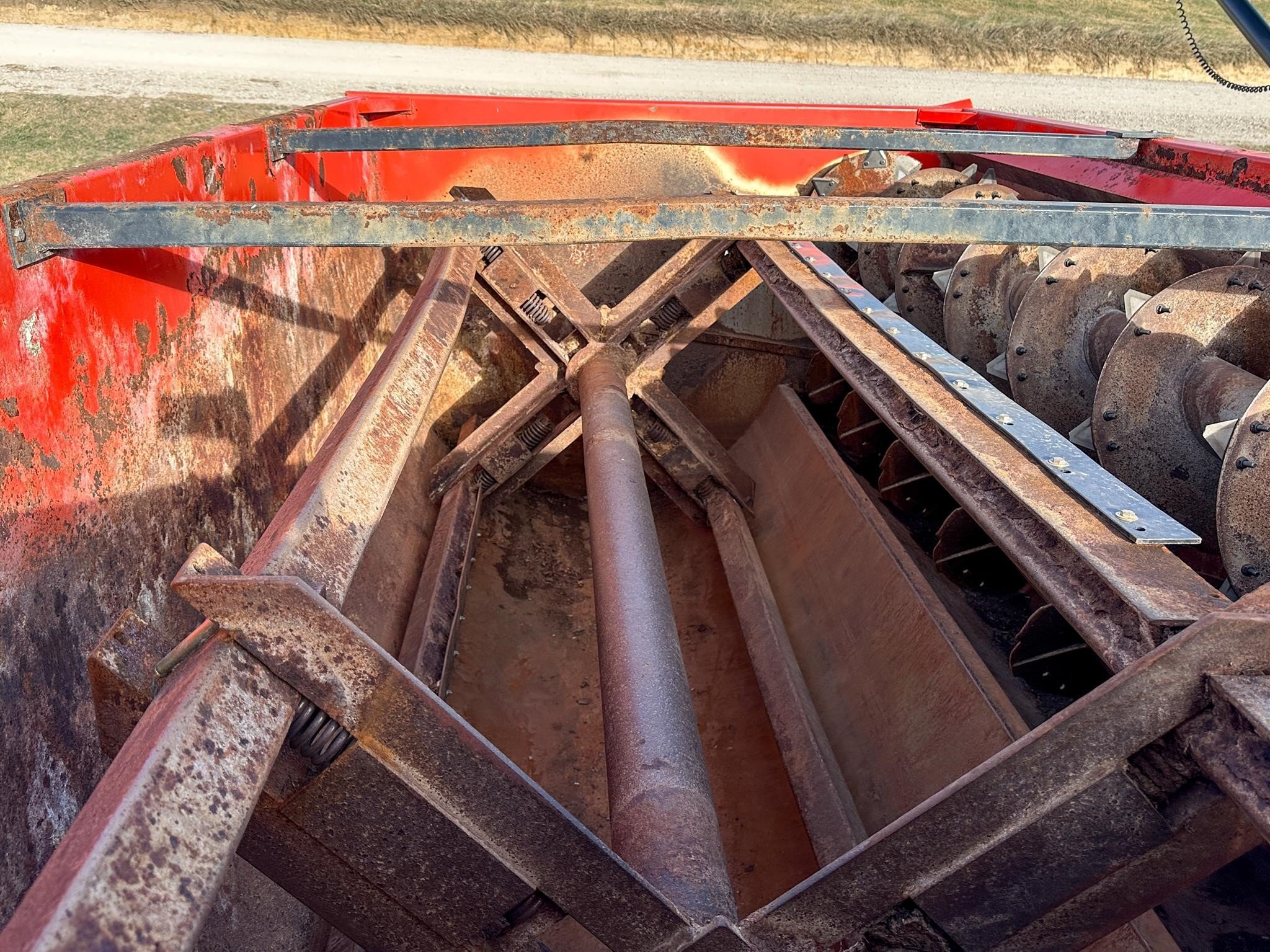 2014 Kuhn Knight 3130 Grinders and Mixer