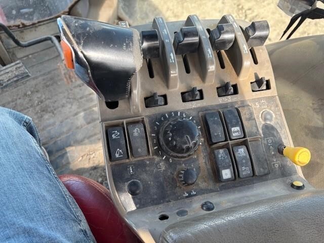 2011 Case IH Magnum 275 Tractor