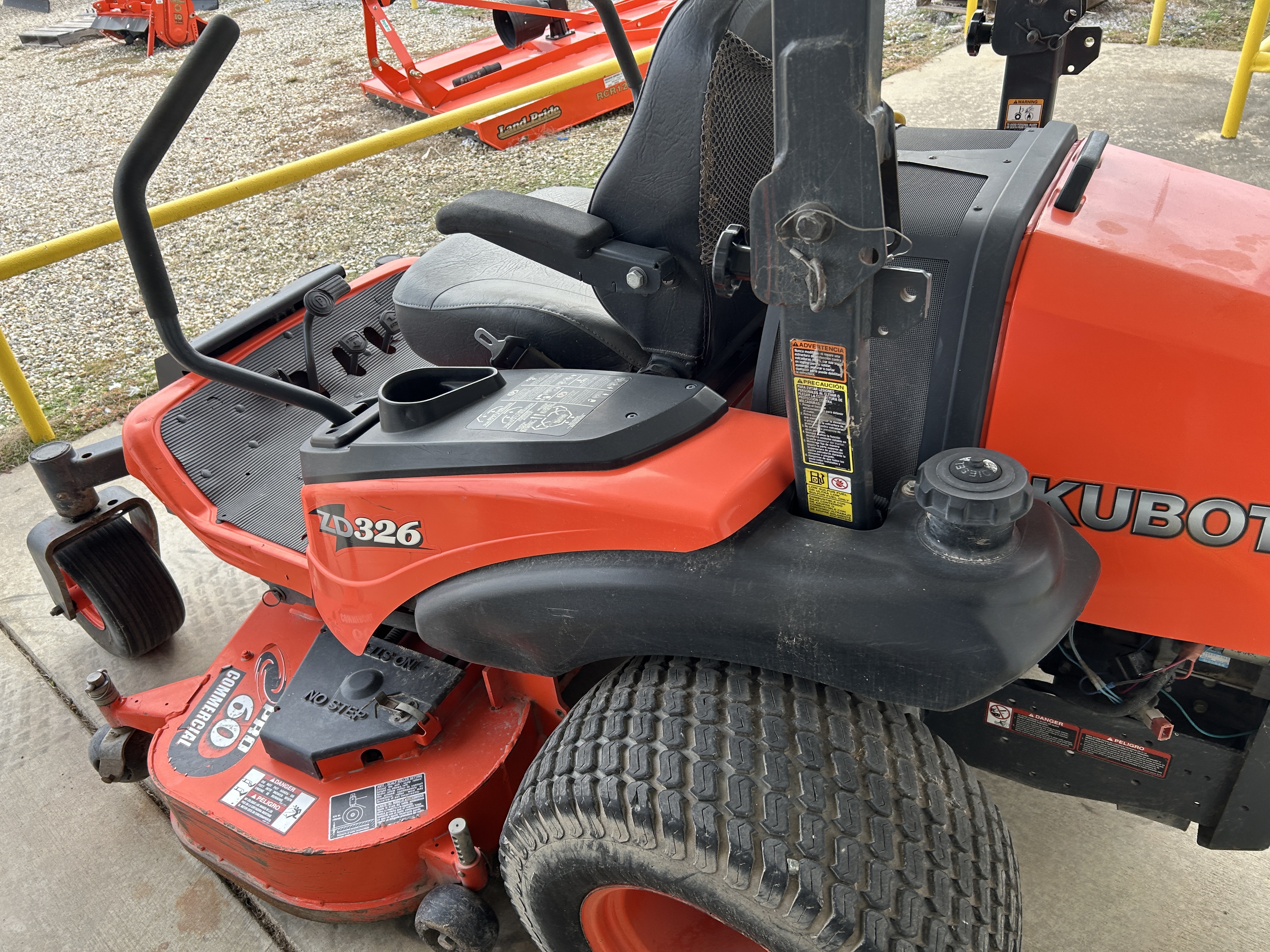 213 Kubota ZD326P-60 Lawn Mower