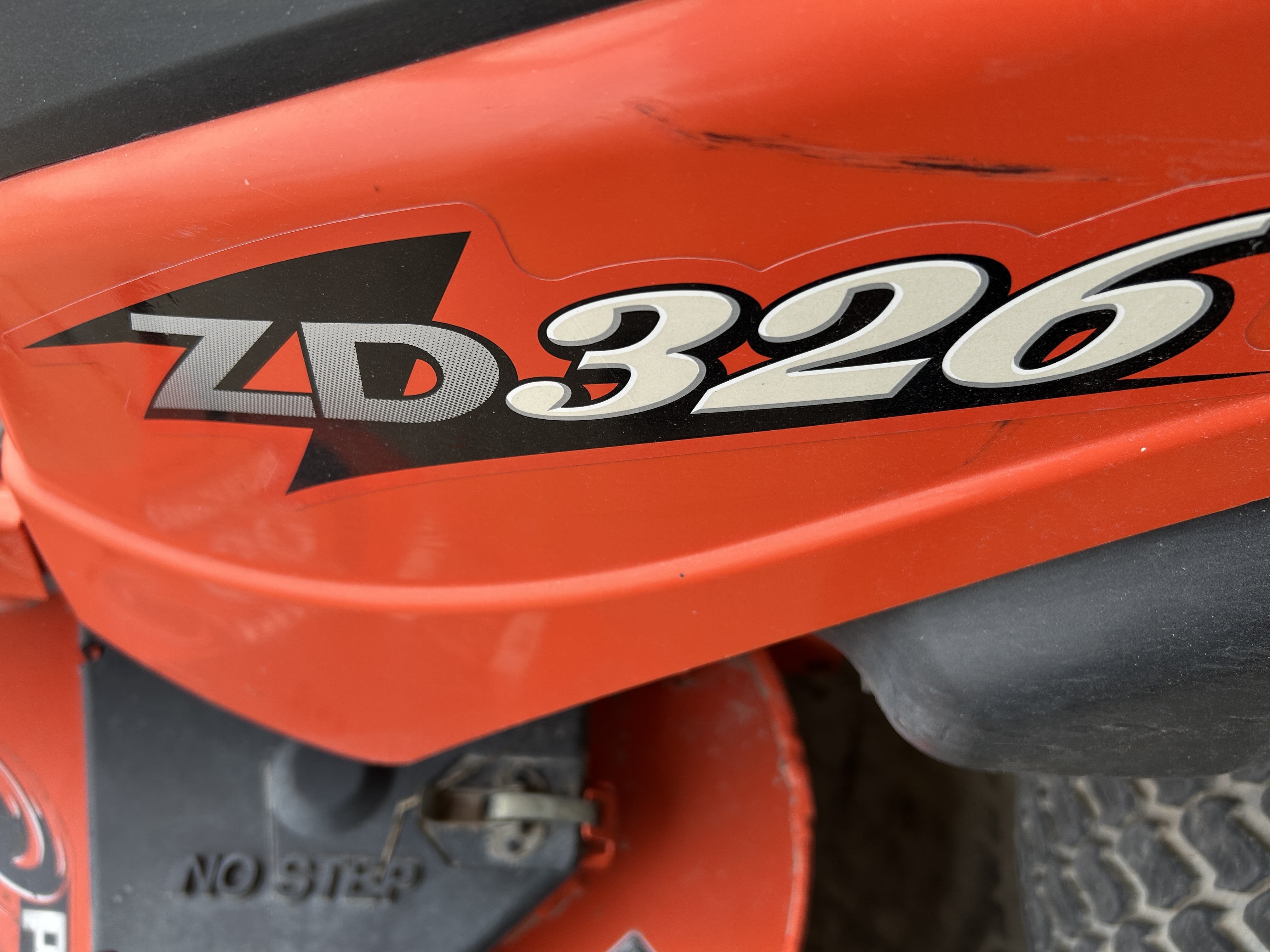 213 Kubota ZD326P-60 Lawn Mower