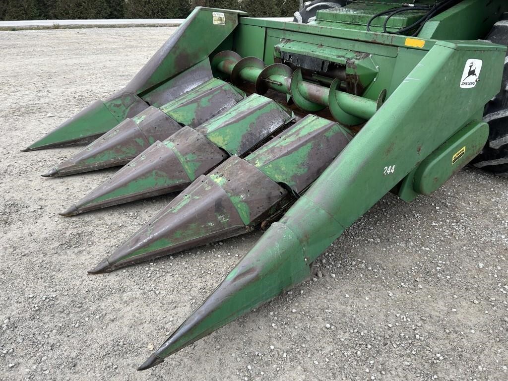  John Deere 443 Corn Head
