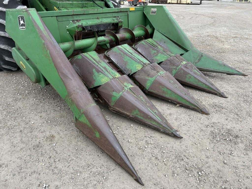  John Deere 443 Corn Head