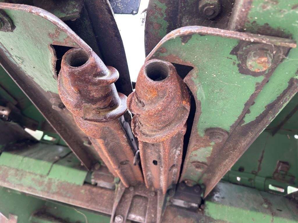  John Deere 443 Corn Head