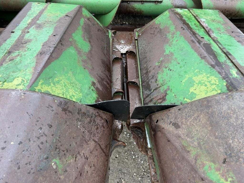  John Deere 443 Corn Head