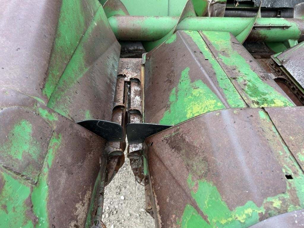  John Deere 443 Corn Head