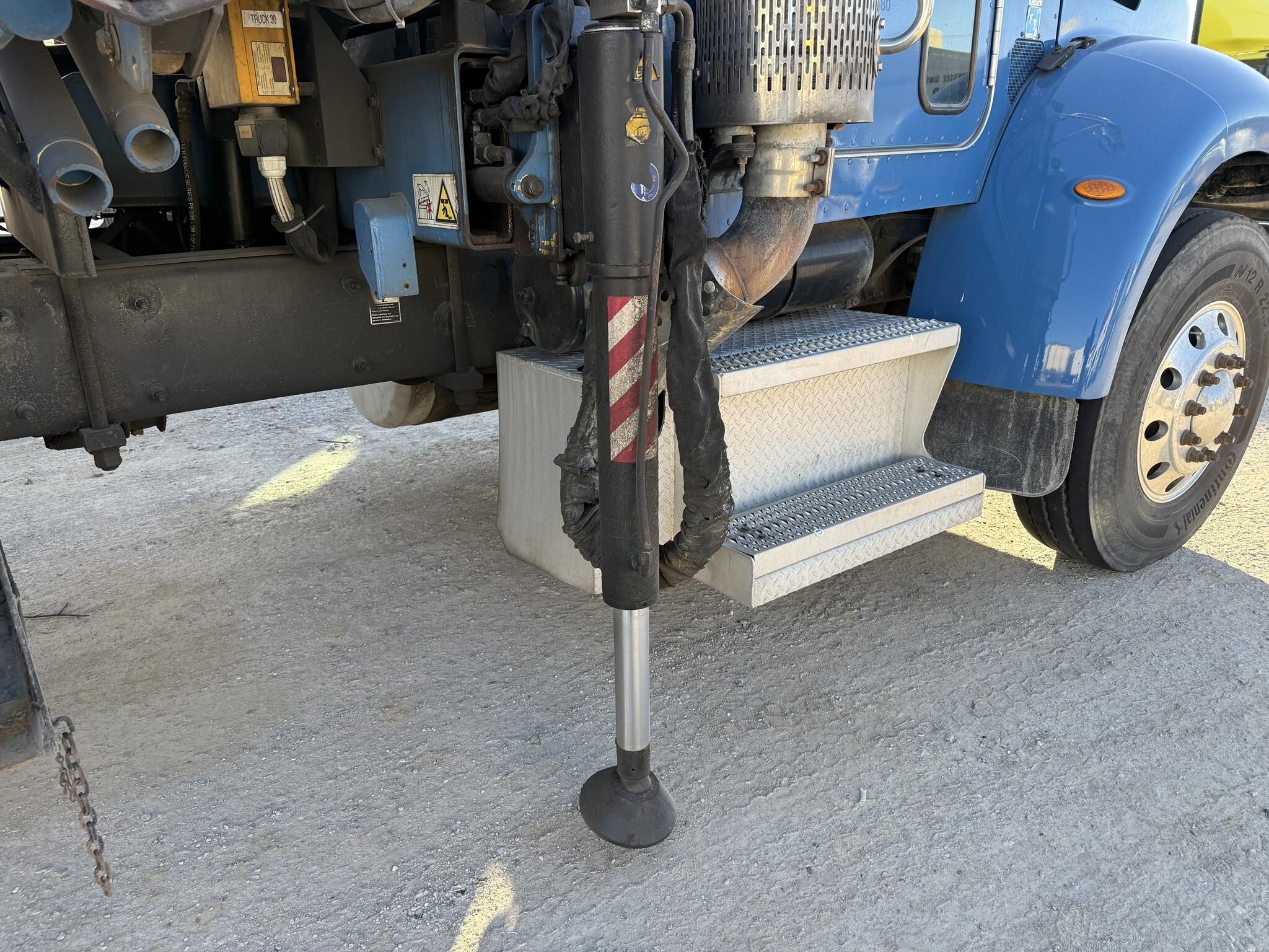 2011 AMCO VEBA 815-5S Crane