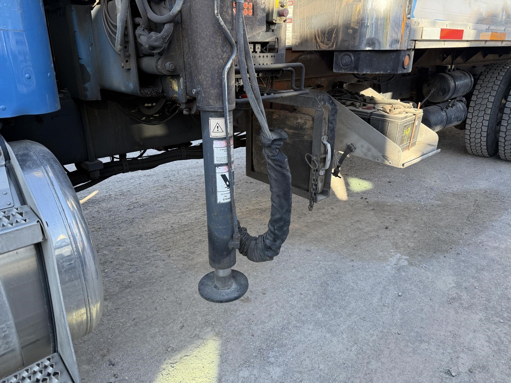 2011 AMCO VEBA 815-5S Crane