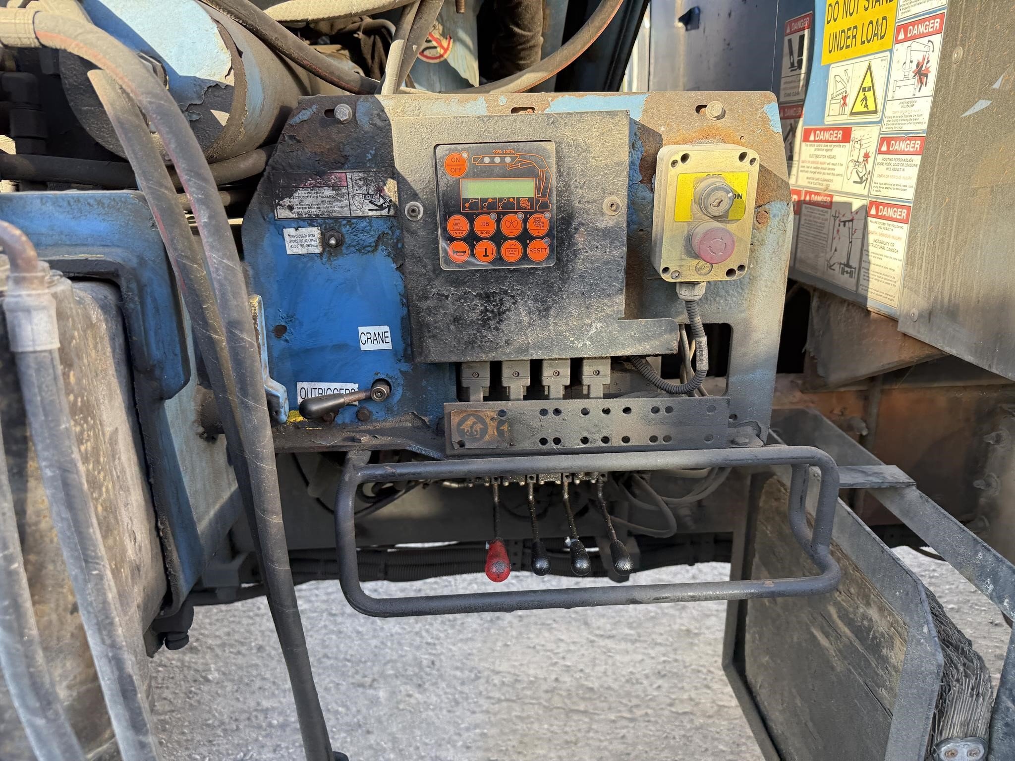 2011 AMCO VEBA 815-5S Crane