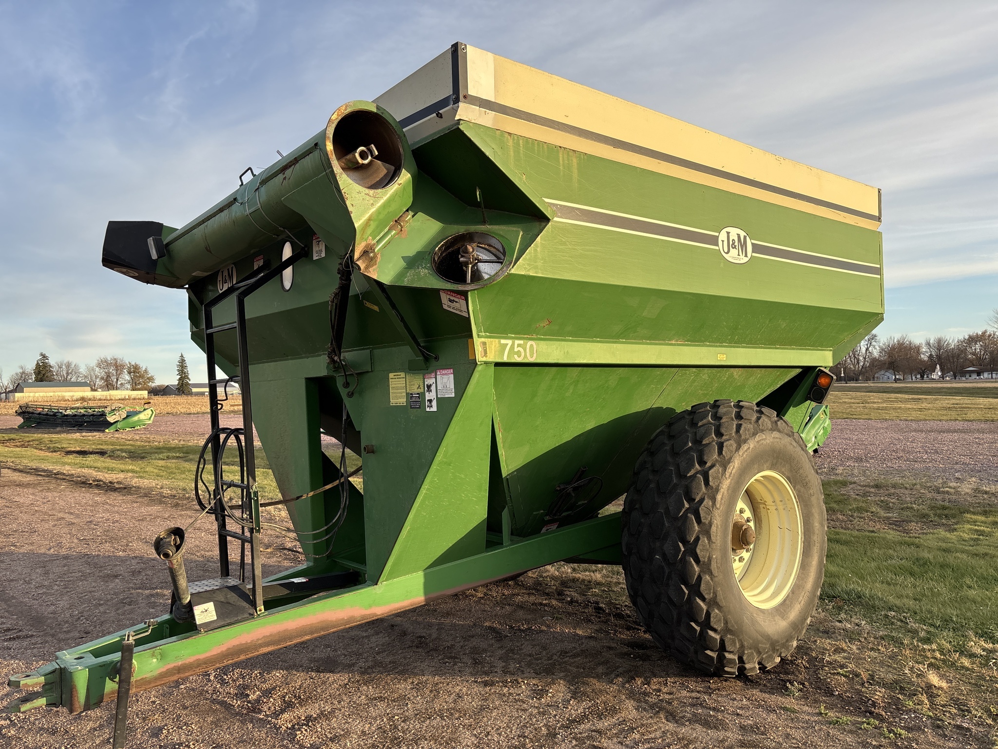 J&M 750-14 Grain Cart