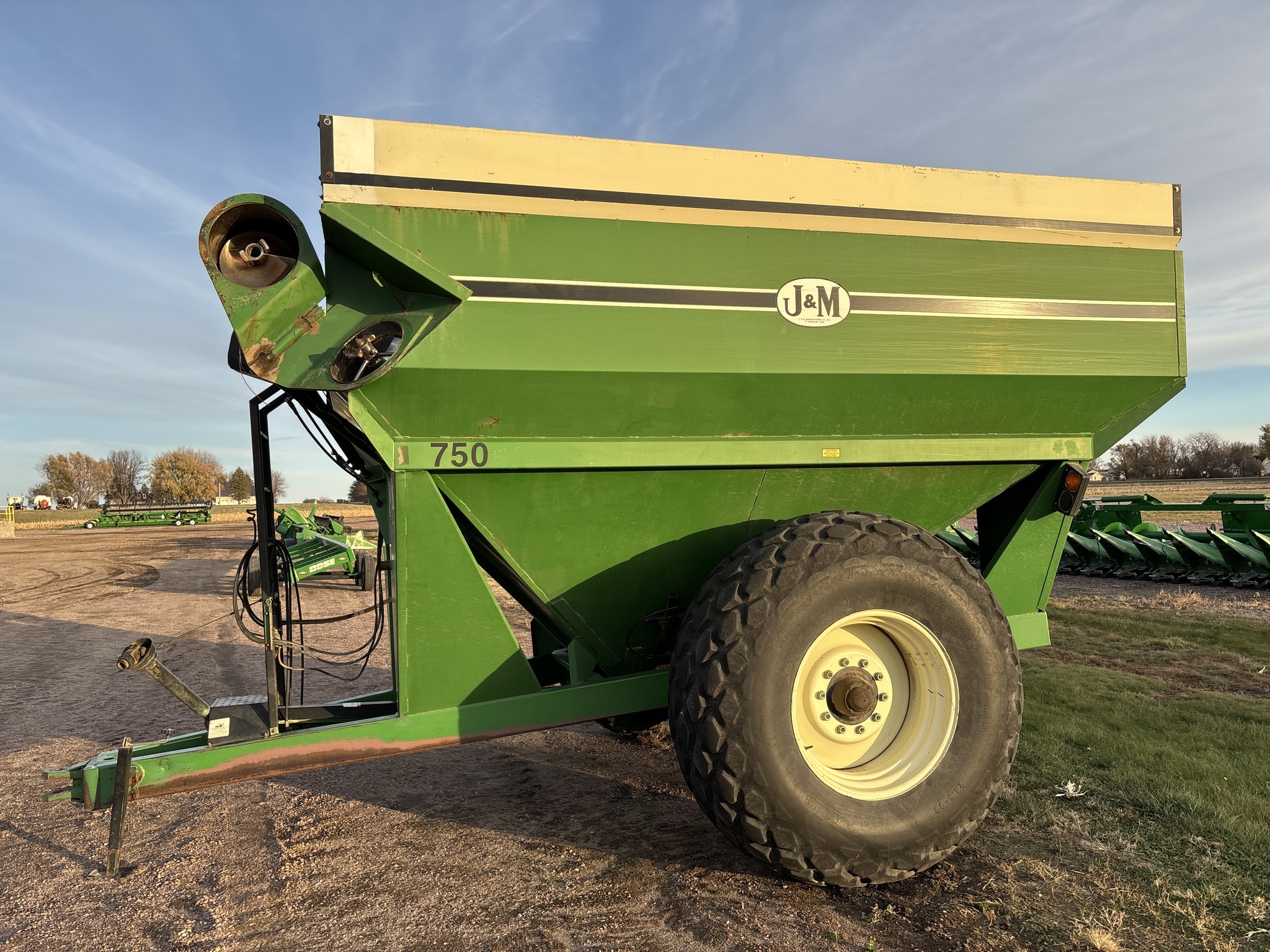  J&M 750-14 Grain Cart