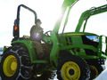 2022 John Deere 3032E Tractor