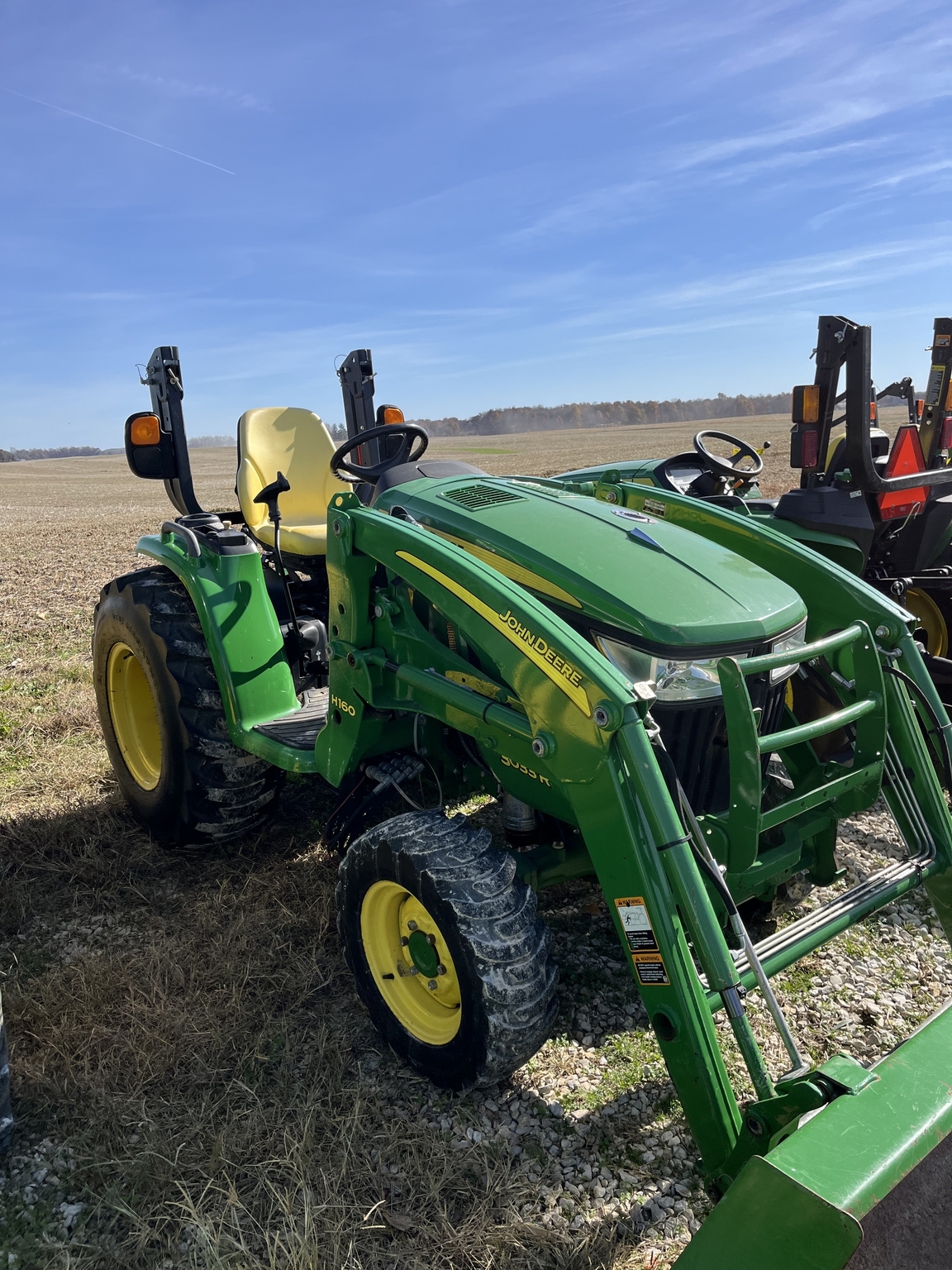 2016 John Deere 3033R Tractor