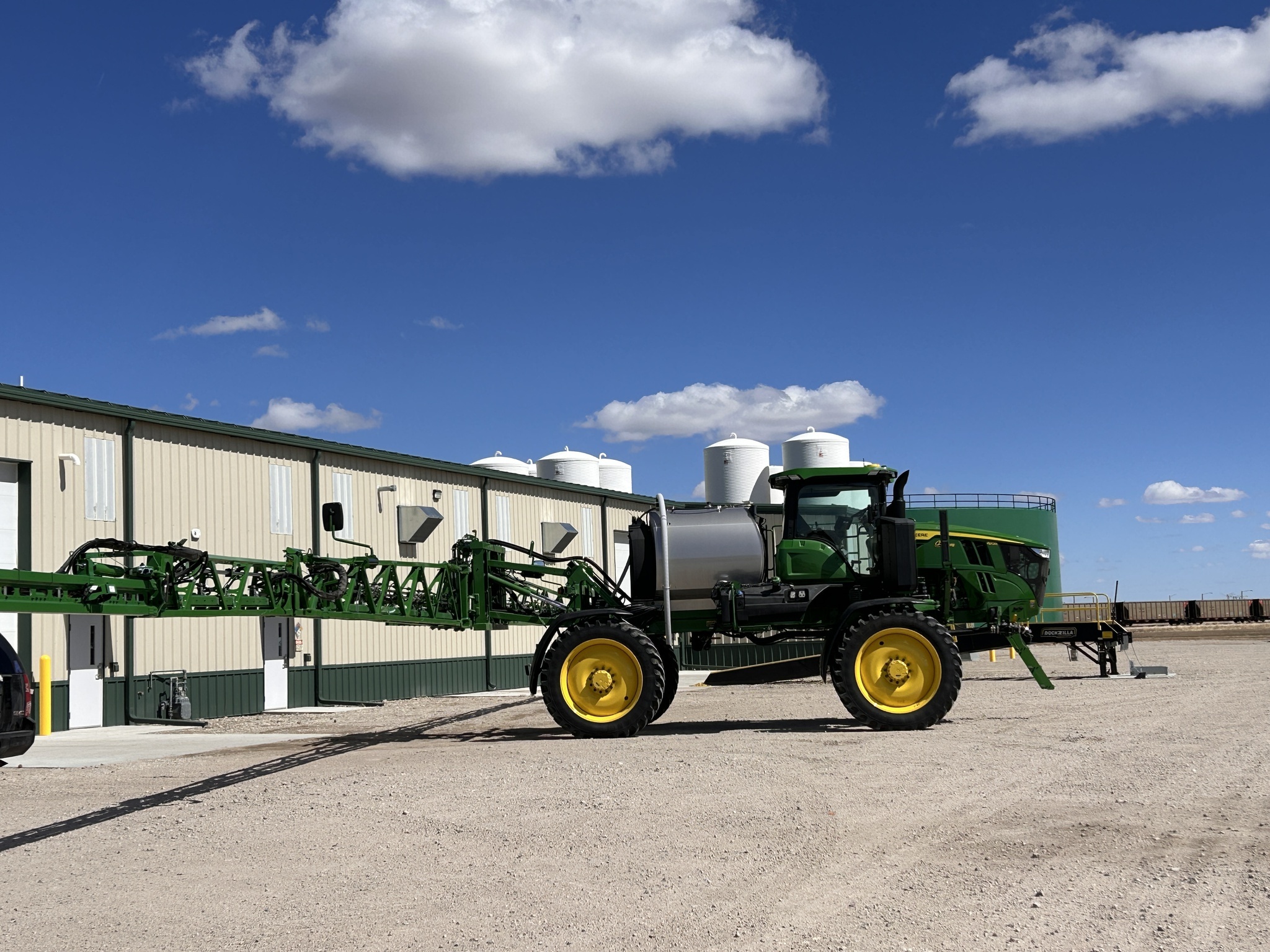 2025 John Deere 410R Self-Propelled Sprayer