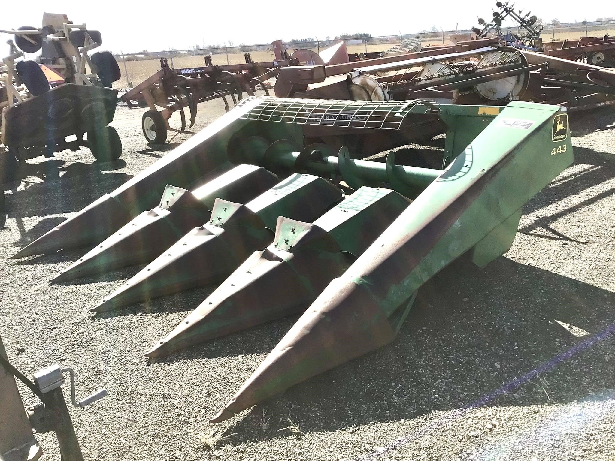  John Deere 443 Corn Head
