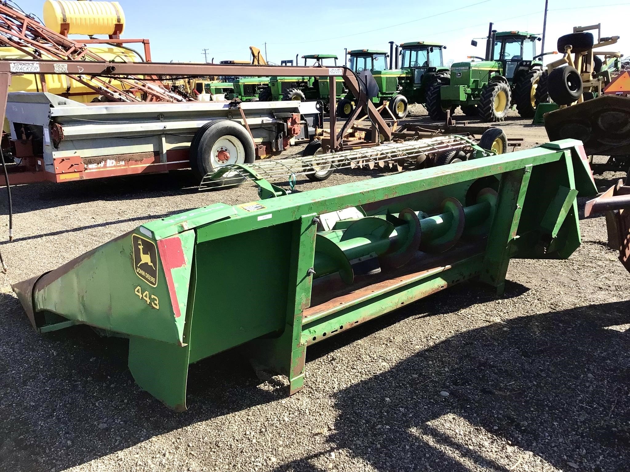  John Deere 443 Corn Head
