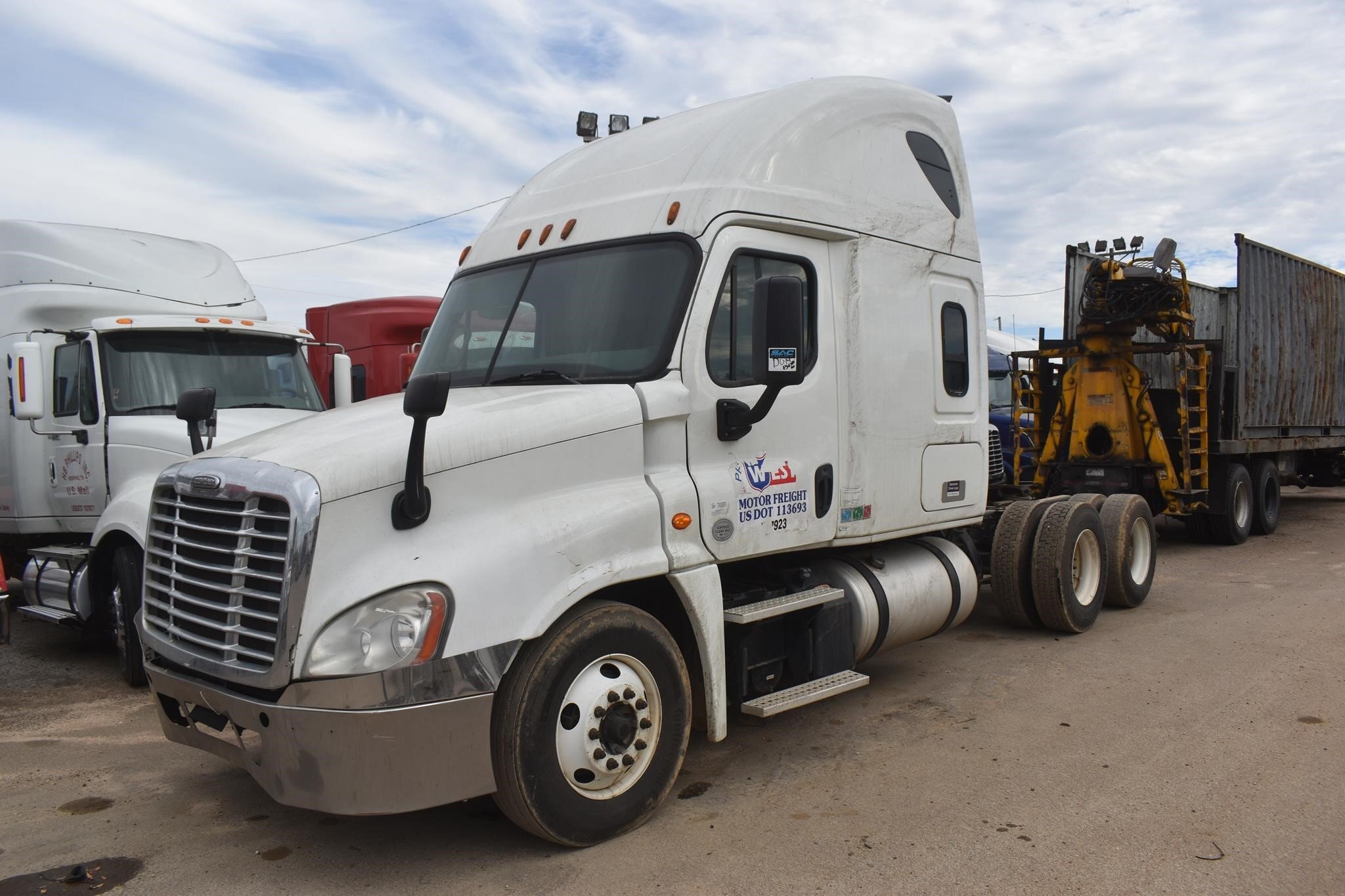 2016 Freightliner Cascadia 125 Semi Trucks/Trailer
