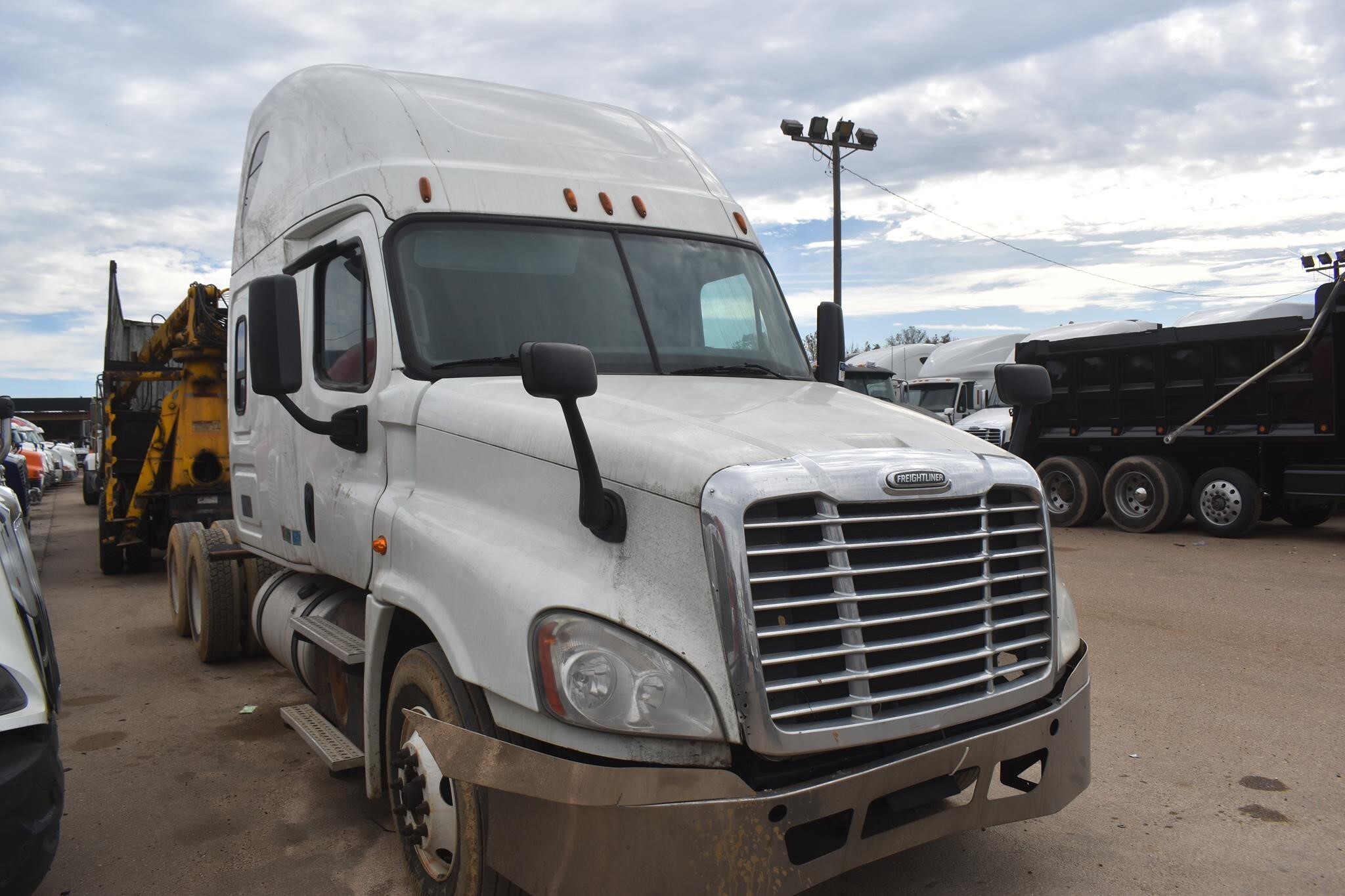 2016 Freightliner Cascadia 125 Semi Trucks/Trailer