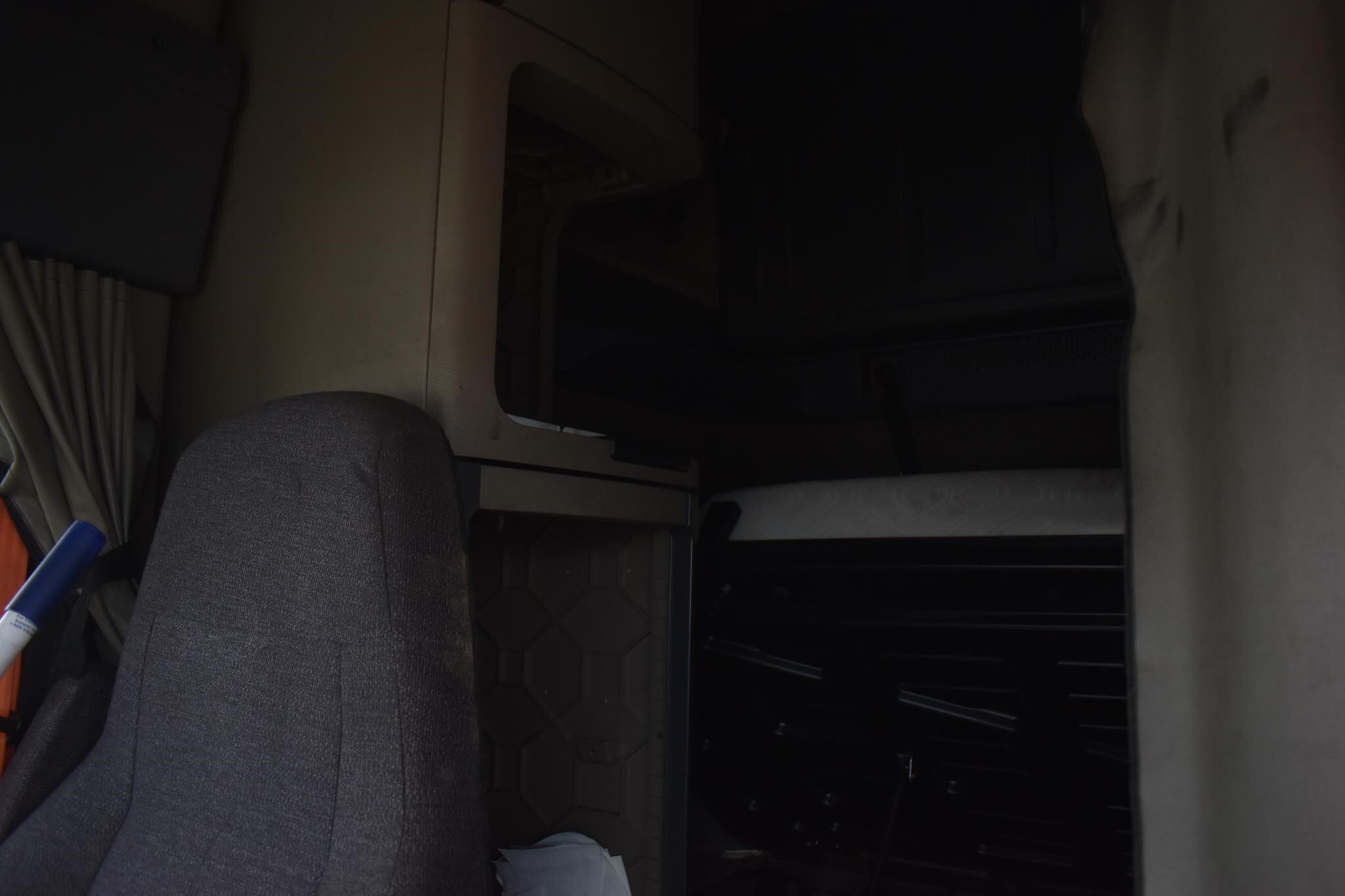 2016 Freightliner Cascadia 125 Semi Trucks/Trailer
