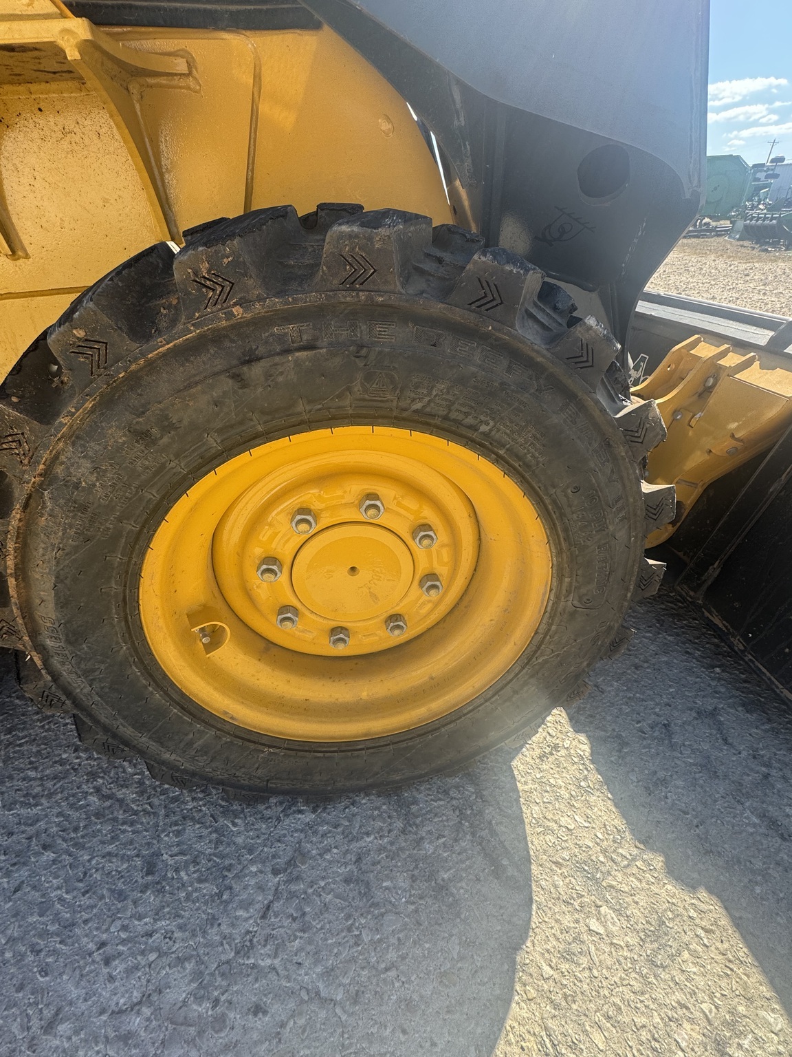 2021 Deere 318G Skid Steer