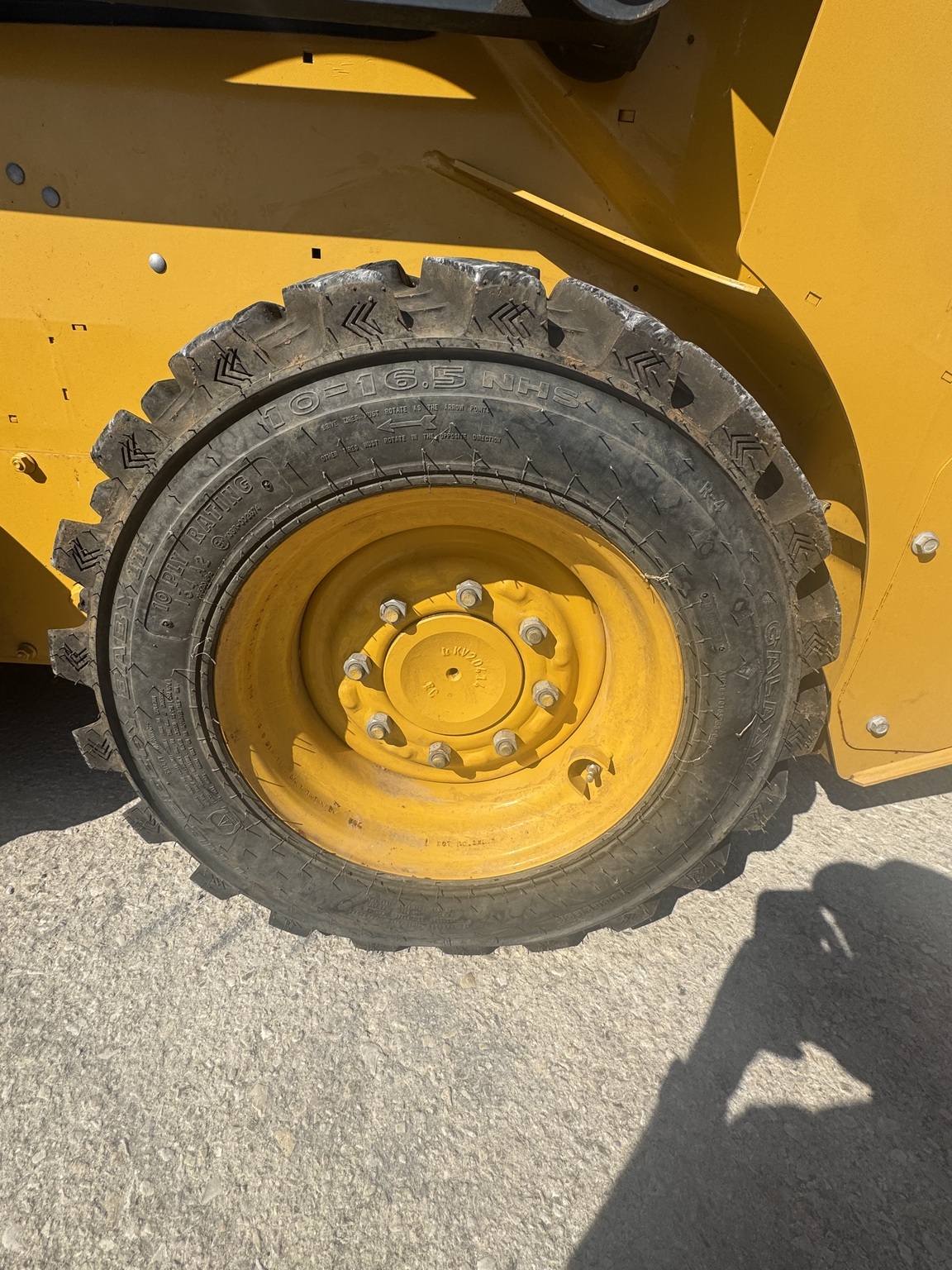 2021 Deere 318G Skid Steer