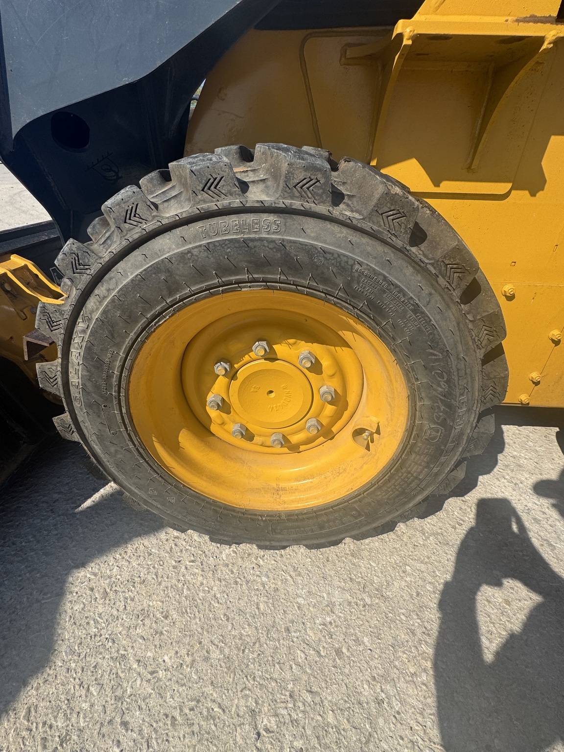 2021 Deere 318G Skid Steer