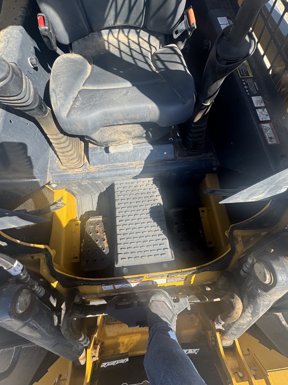 2021 Deere 318G Skid Steer