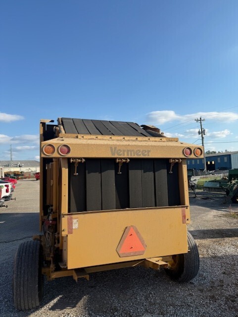 2015 Vermeer 605N Round Baler