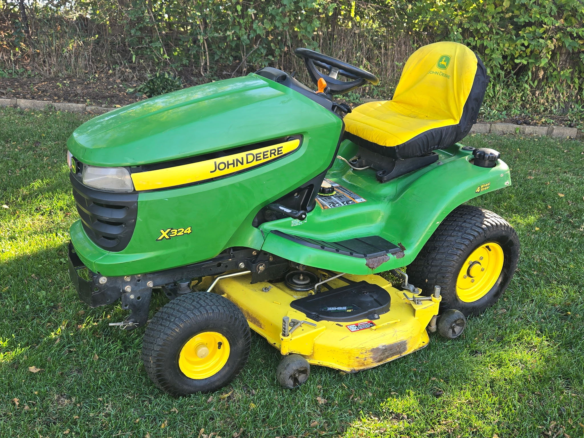 2006 John Deere X324 Lawn Mower
