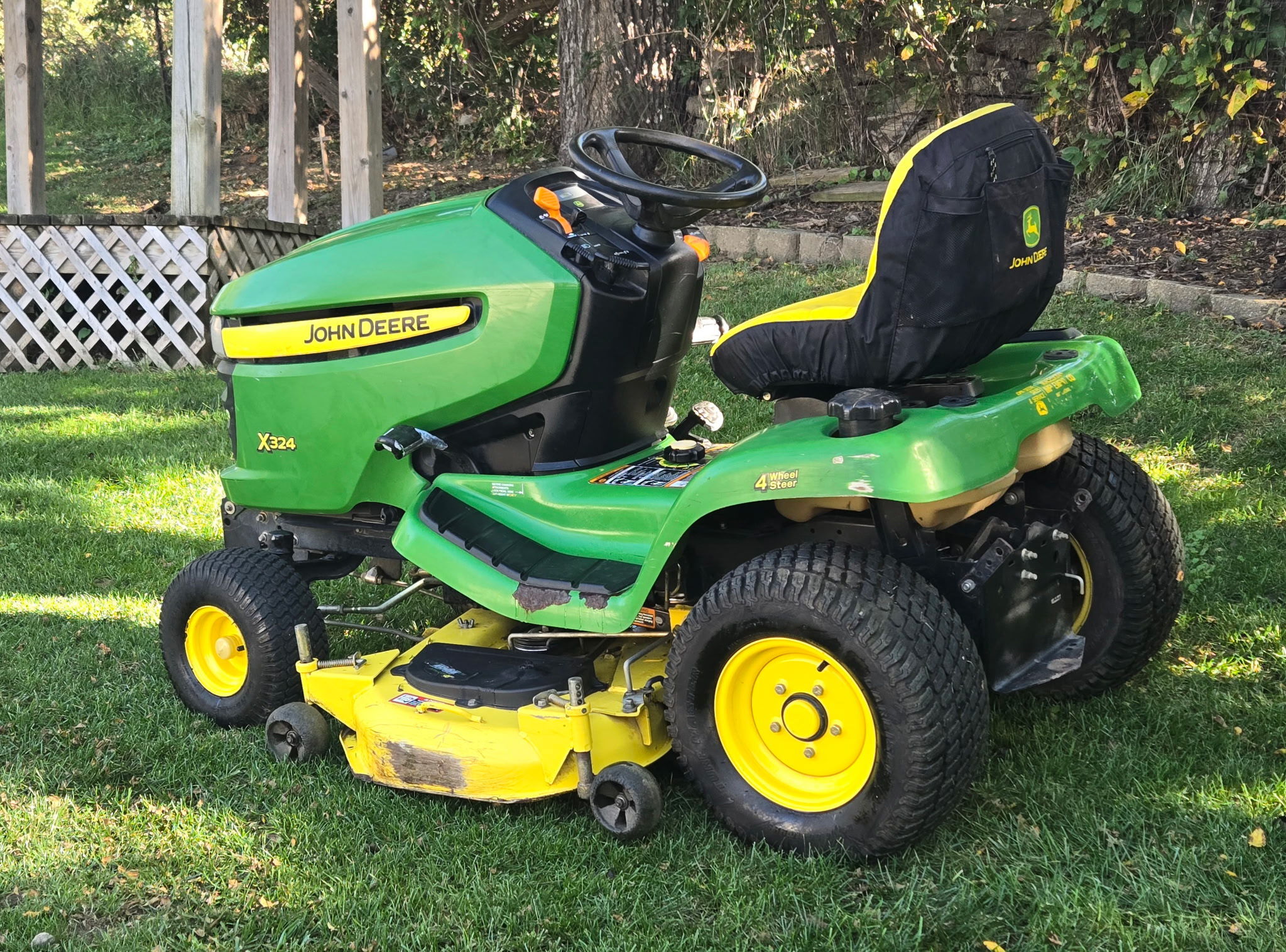 2006 John Deere X324 Lawn Mower