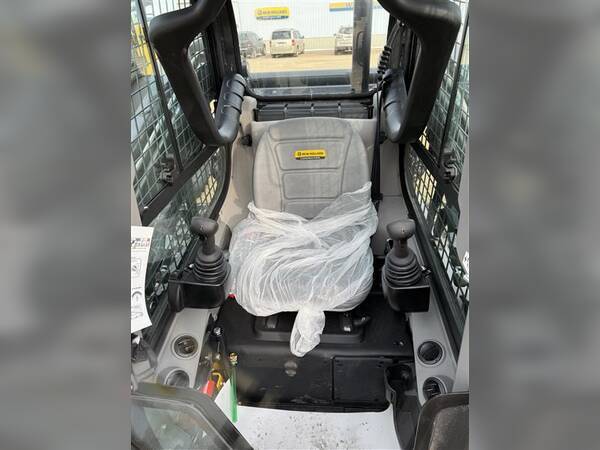  New Holland C337 Skid Steer