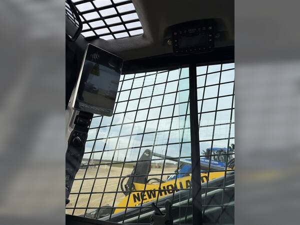  New Holland C337 Skid Steer