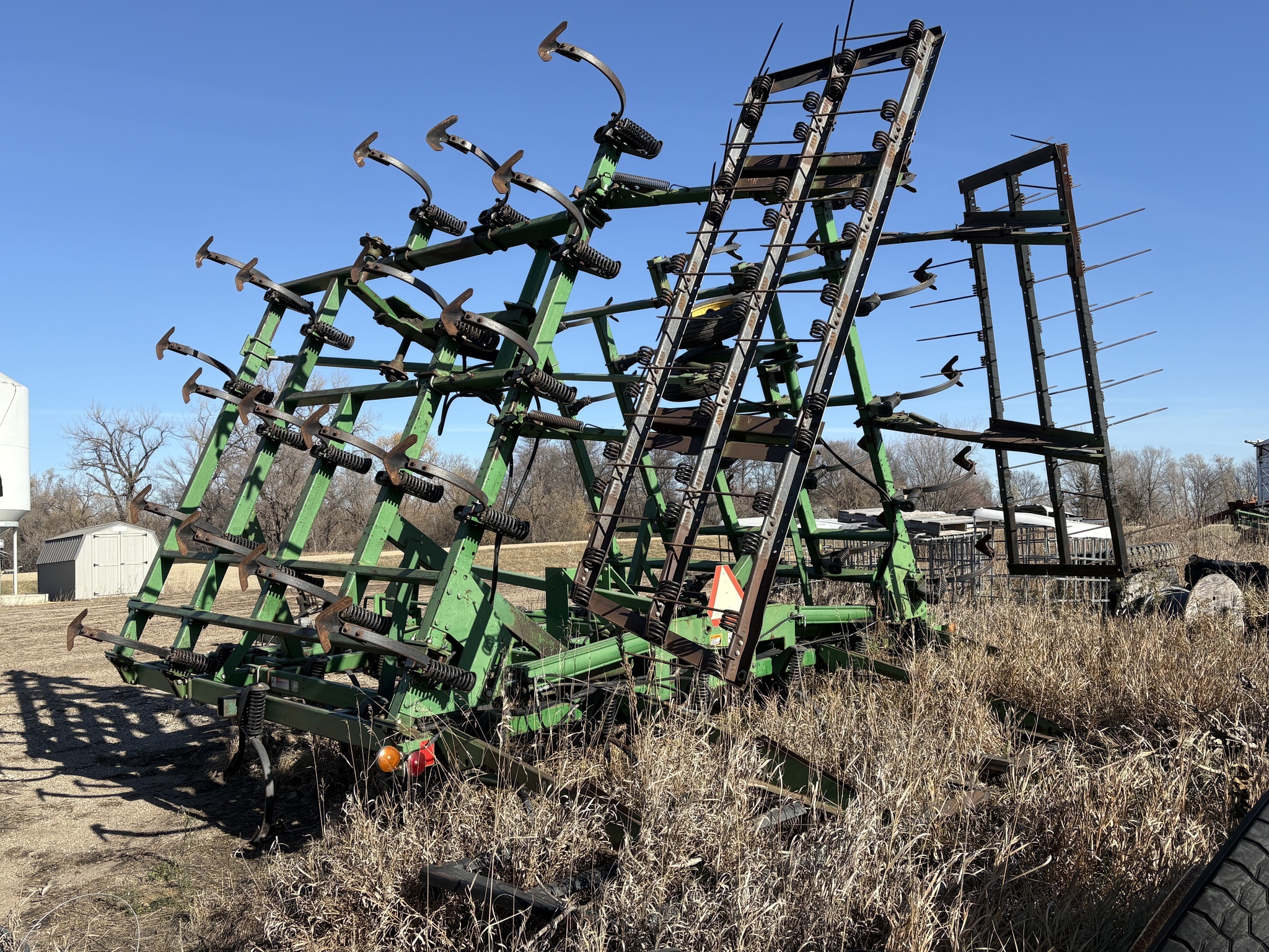 1994 John Deere 980 Field Cultivator