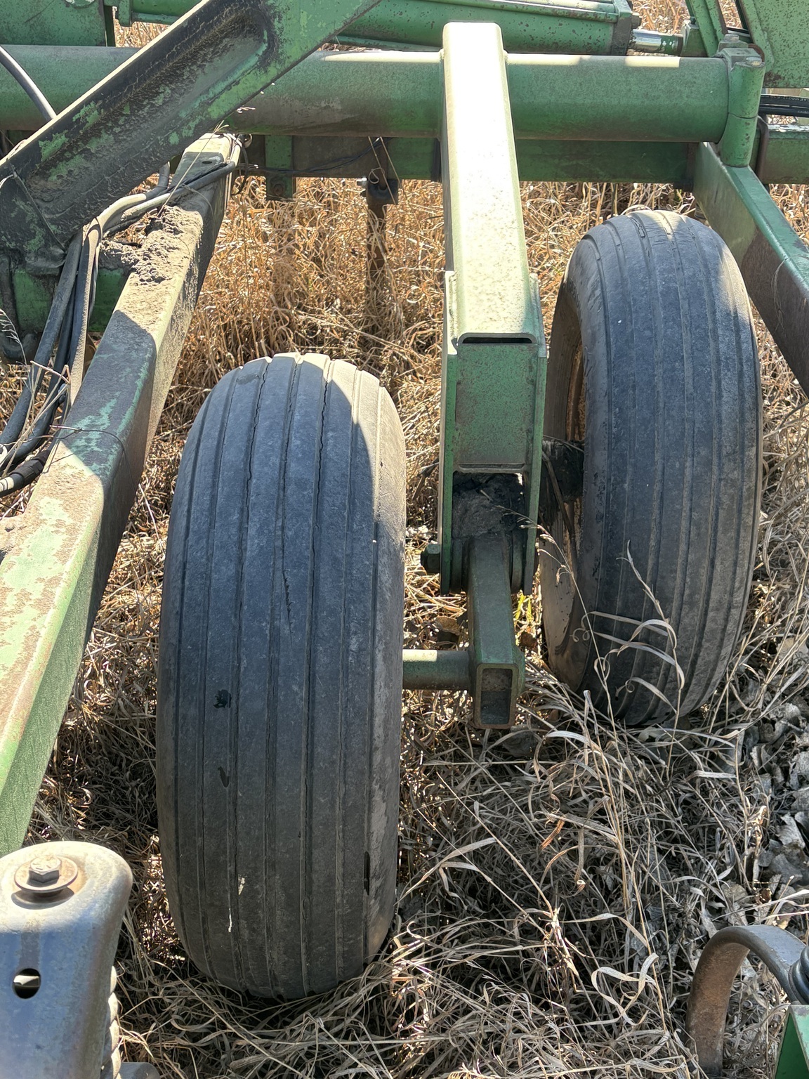 1994 John Deere 980 Field Cultivator